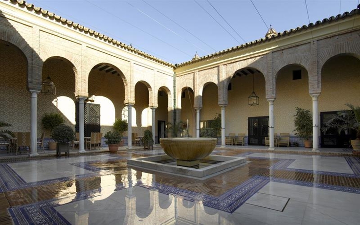 Imagen de los interiores del Hotel Parador De Carmona. Foto 9