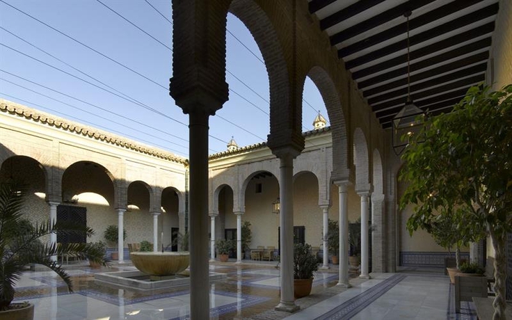 Imagen de los interiores del Hotel Parador De Carmona. Foto 12