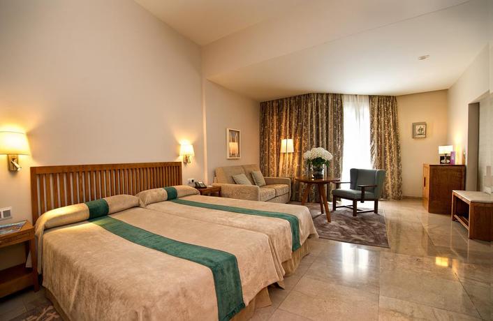 Imagen general del Hotel Parador De Córdoba. Foto 13