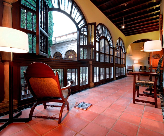 Imagen de los interiores del Hotel Parador De Granada. Foto 12