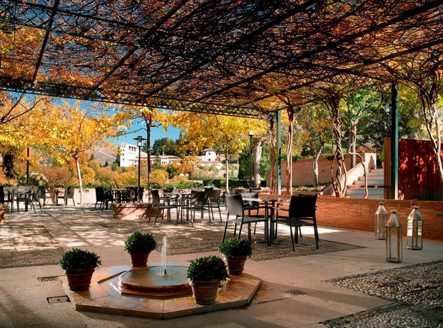 Imagen de los interiores del Hotel Parador De Granada. Foto 13