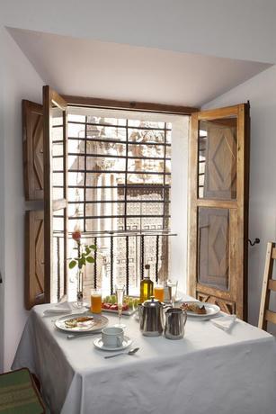 Imagen general del Hotel Parador De Guadalupe Caceres. Foto 4