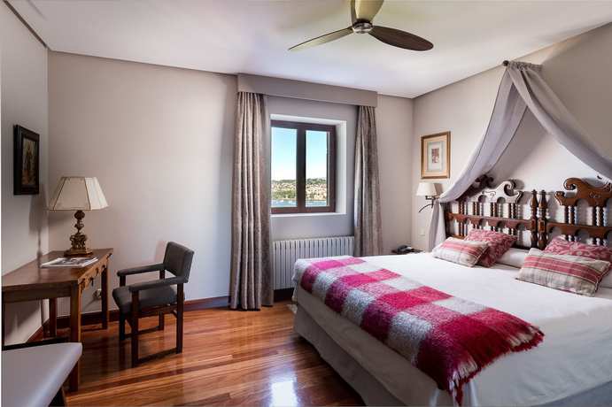 Imagen de la habitación del Hotel Parador De Hondarribia. Foto 14