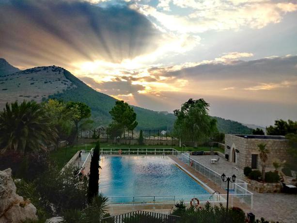 Imagen de la piscina del Hotel Parador De Jaén. Foto 15