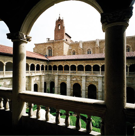 Imagen de los exteriores del Hotel Parador De León. Foto 10