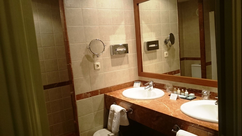 Imagen de la habitación del Hotel Parador De Limpias. Foto 8