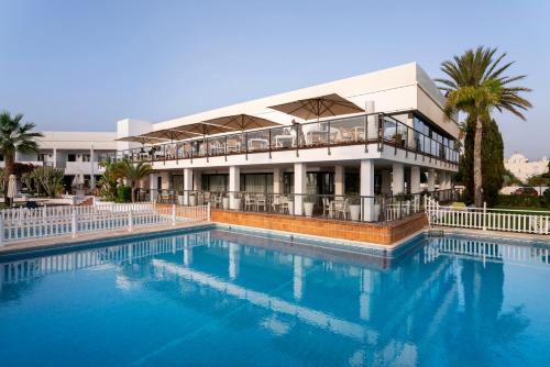Imagen de la piscina del Hotel Parador De Moj&aacute;car. Foto 20