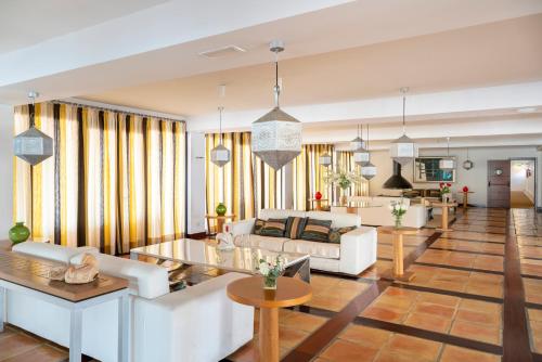 Imagen de los interiores del Hotel Parador De Moj&aacute;car. Foto 15