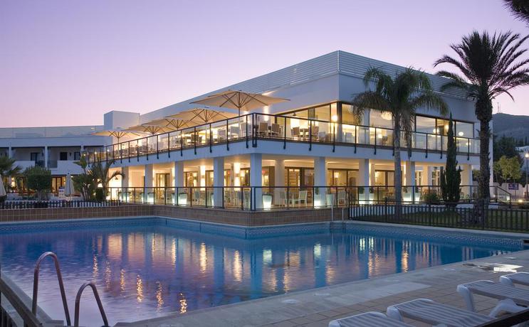 Imagen de la piscina del Hotel Parador De Mojácar. Foto 15