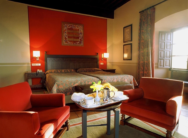 Imagen de los exteriores del Hotel Parador De Oropesa. Foto 6