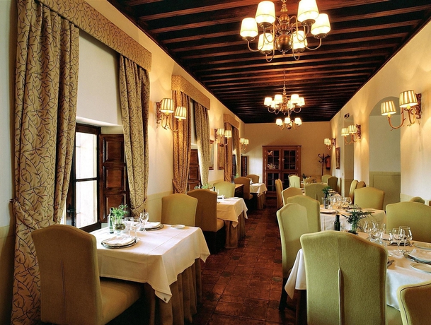 Imagen de los exteriores del Hotel Parador De Oropesa. Foto 8