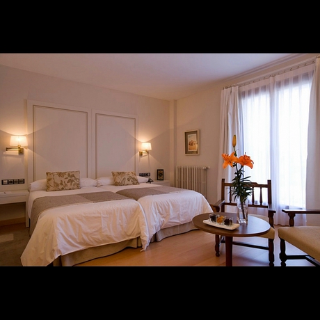 Imagen de la habitación del Hotel Parador De Puebla De Sanabria. Foto 5