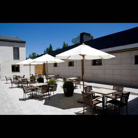 Imagen de los exteriores del Hotel Parador De Puebla De Sanabria. Foto 9