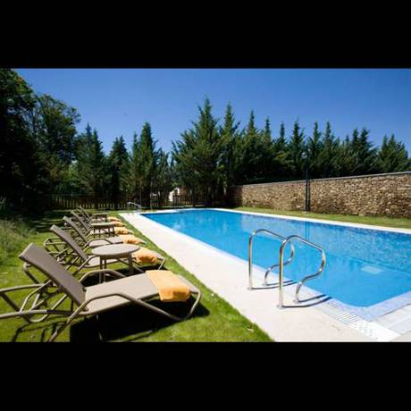 Imagen de la piscina del Hotel Parador De Puebla De Sanabria. Foto 14