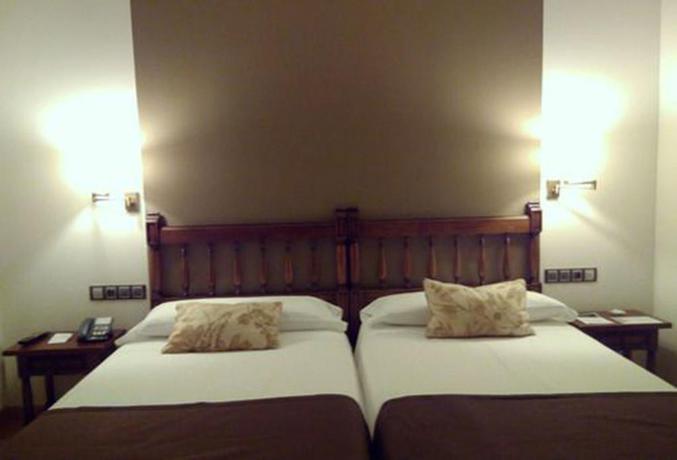 Imagen de la habitación del Hotel Parador De Puebla De Sanabria. Foto 7