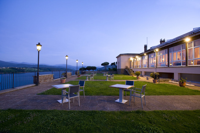 Imagen de los exteriores del Hotel Parador De Ribadeo Lugo. Foto 7