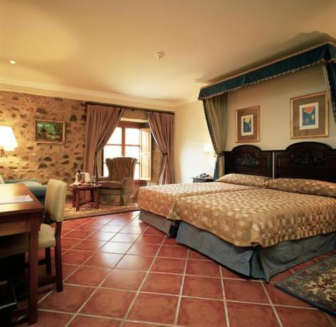 Imagen de la habitación del Hotel Parador De Santo Domingo Bernardo De Fresneda. Foto 5
