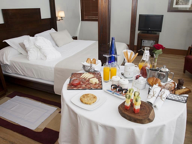 Imagen de la habitación del Hotel Parador De Soria. Foto 8