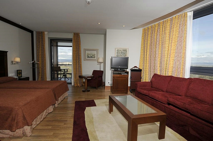 Imagen de la habitación del Hotel Parador De Soria. Foto 10