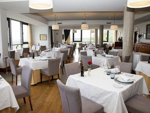 Imagen del bar/restaurante del Hotel Parador De Soria. Foto 3