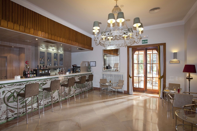Imagen del bar/restaurante del Hotel Parador De Teruel. Foto 5