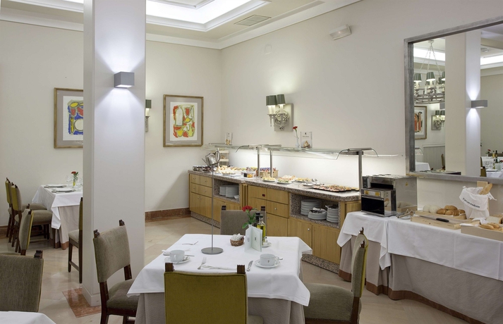 Imagen del bar/restaurante del Hotel Parador De Teruel. Foto 8