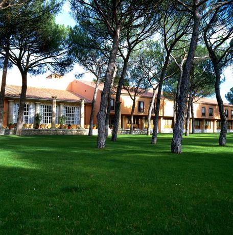 Imagen de los exteriores del Hotel Parador De Tordesillas. Foto 13