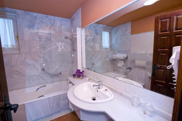 Imagen de la habitación del Hotel Parador De Tordesillas. Foto 11