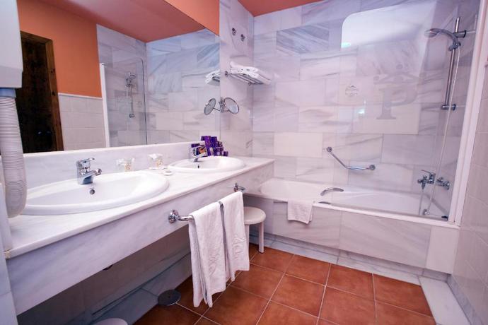 Imagen de la habitación del Hotel Parador De Tordesillas. Foto 12