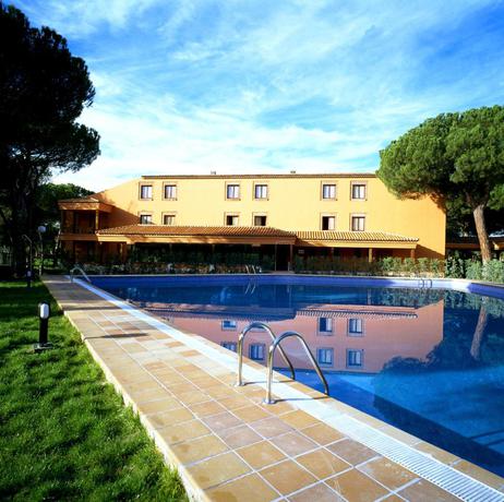 Imagen de la piscina del Hotel Parador De Tordesillas. Foto 20
