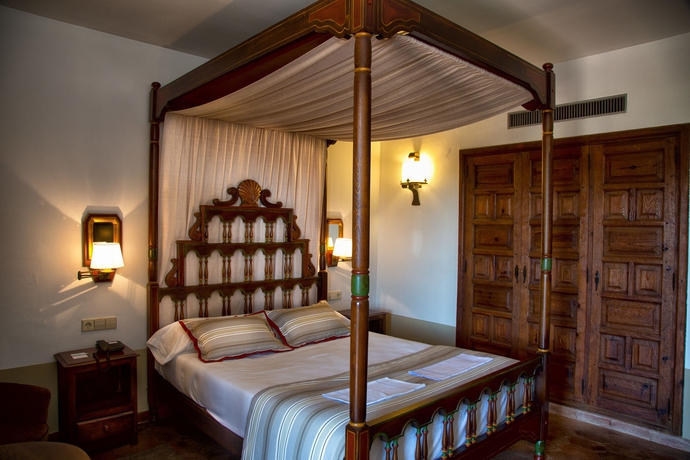 Imagen de la habitación del Hotel Parador De Tortosa. Foto 2