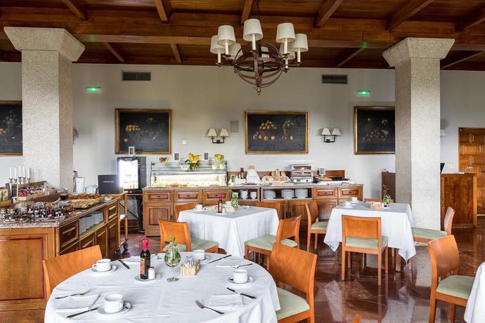 Imagen del bar/restaurante del Hotel Parador De Tui Pontevedra. Foto 5