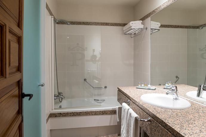 Imagen de la habitación del Hotel Parador De Tui Pontevedra. Foto 7