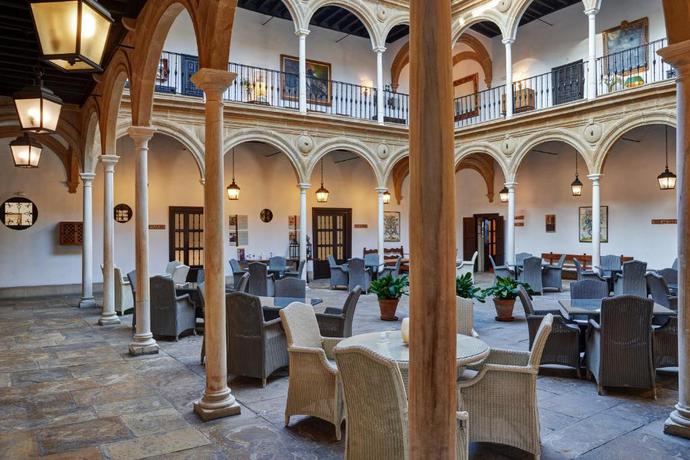 Imagen de los interiores del Hotel Parador De Úbeda. Foto 15