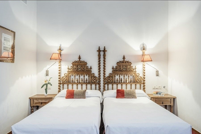 Imagen de la habitación del Hotel Parador De Zafra. Foto 8