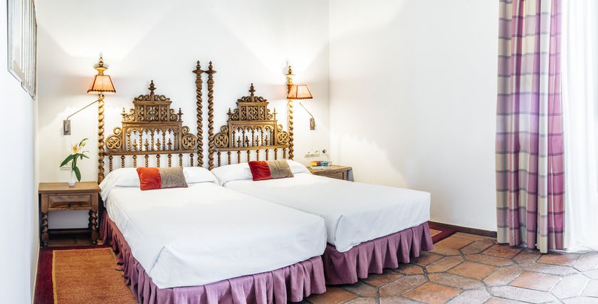Imagen de la habitación del Hotel Parador De Zafra. Foto 11