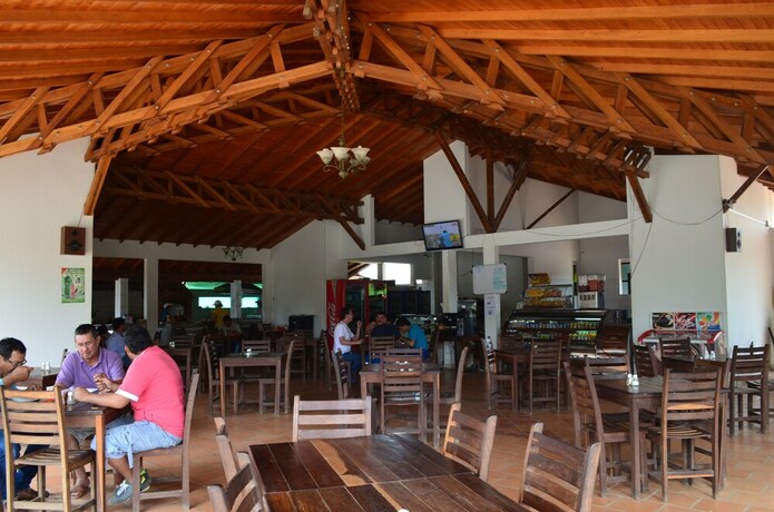 Imagen del bar/restaurante del Hotel Parador El Guafal. Foto 16