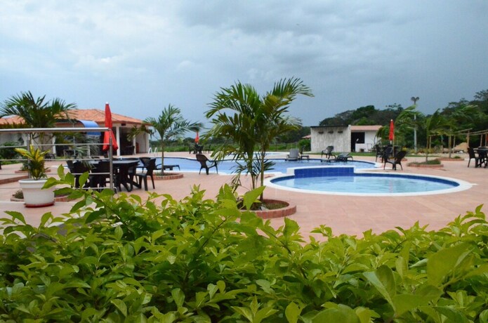 Imagen de la piscina del Hotel Parador El Guafal. Foto 29