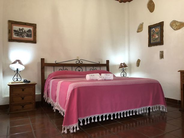 Imagen de la habitación del Hotel Parador Montecarmelo. Foto 3