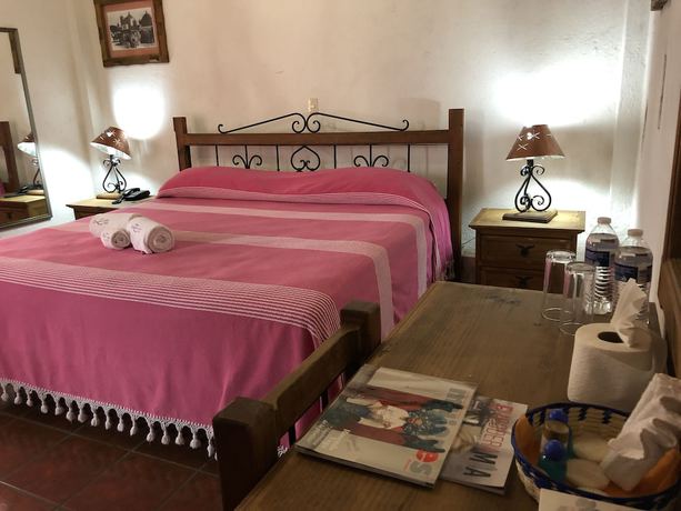 Imagen de la habitación del Hotel Parador Montecarmelo. Foto 6