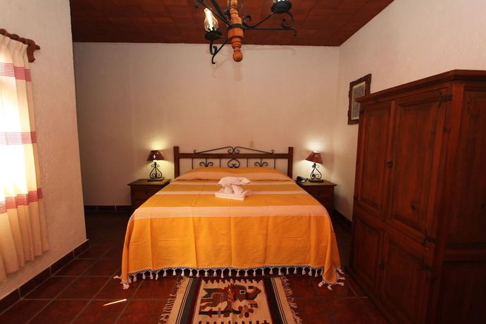 Imagen de la habitación del Hotel Parador Montecarmelo. Foto 12