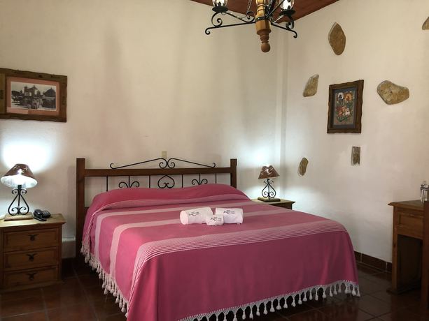 Imagen de la habitación del Hotel Parador Montecarmelo. Foto 13