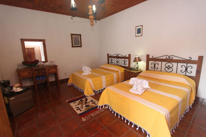 Imagen de la habitación del Hotel Parador Montecarmelo. Foto 15