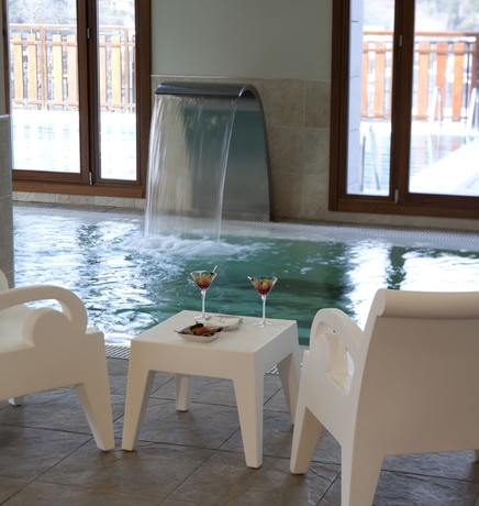 Imagen de la piscina del Hotel Parador Villafranca Del Bierzo. Foto 16
