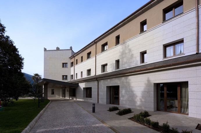 Imagen de los exteriores del Hotel Parador Villafranca Del Bierzo. Foto 11