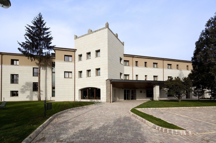 Imagen de los exteriores del Hotel Parador Villafranca Del Bierzo. Foto 12