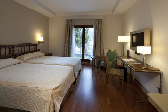 Imagen de la habitación del Hotel Parador Villafranca Del Bierzo. Foto 8