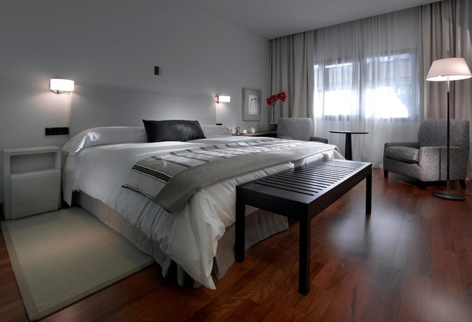 Imagen de la habitación del Hotel Parador de Antequera. Foto 2