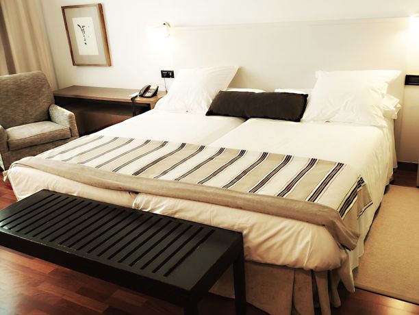 Imagen de la habitación del Hotel Parador de Antequera. Foto 8