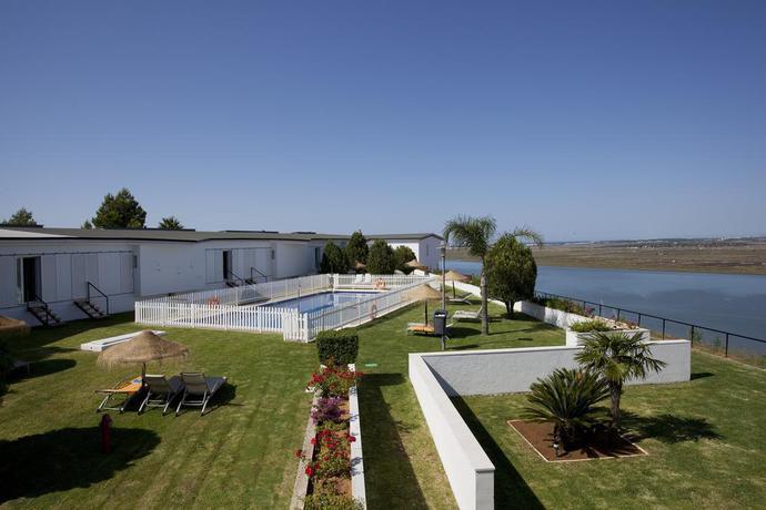 Imagen de la piscina del Hotel Parador de Ayamonte. Foto 20